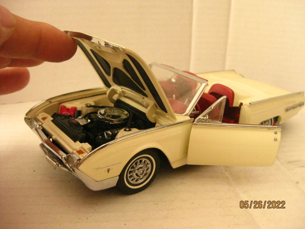 ミニカー ダイキャスト 1962 ford thunderbird sports 1962 FORD THUNDERBIRD SPORT ROADSTER 1/25 SCALE DIECAST BY