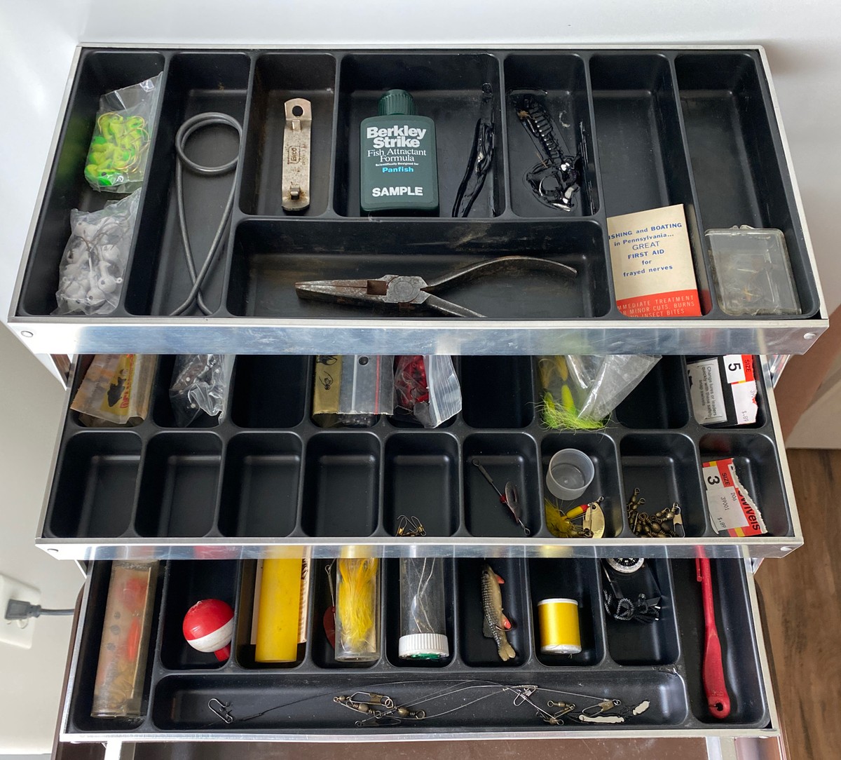 Ancienne Boîte De Pêche UMCO 803 En Alu - Rangement Leurres Et Matériel