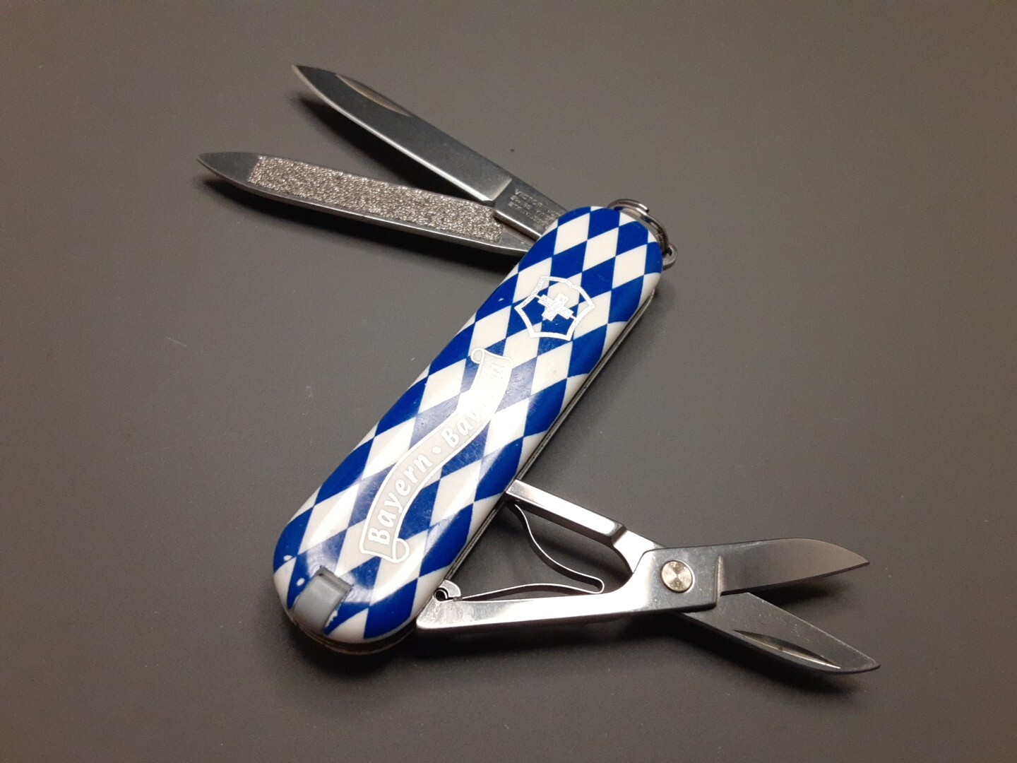 Victorinox Classic SD Limited Edition Bayern Bavaria Swiss Army Pocket Knife r1