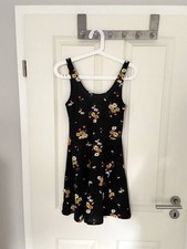 H&M Kleid mit Blumen in schwarz in Gr. 36