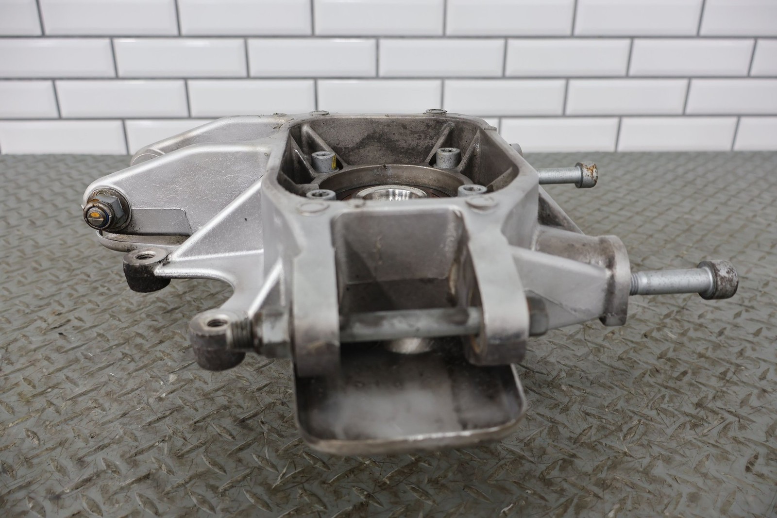 2009 Aston Martin V8 Vantage Rear Right RH Spindle Knuckle W/ Hub (61K Miles)