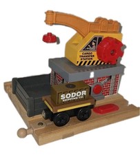 SODOR CRANE TRANSFER  THOMAS WOODEN RAILWAY W/ CAR AND SHIPPING CONTAINER