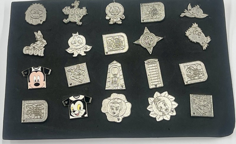 2011 Disney Hidden Mickey Chaser Set Of 20. Personally Traded At Parks Must L@@K