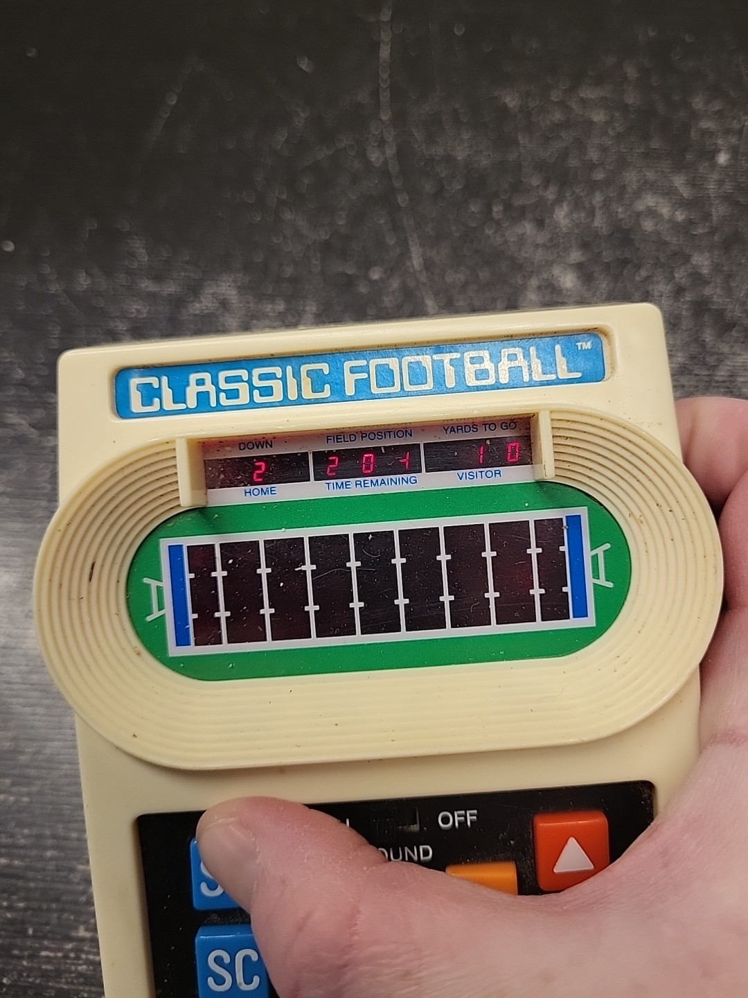 2000 Mattel Electronics Handheld Electric Classic Football Game Read Descriptio