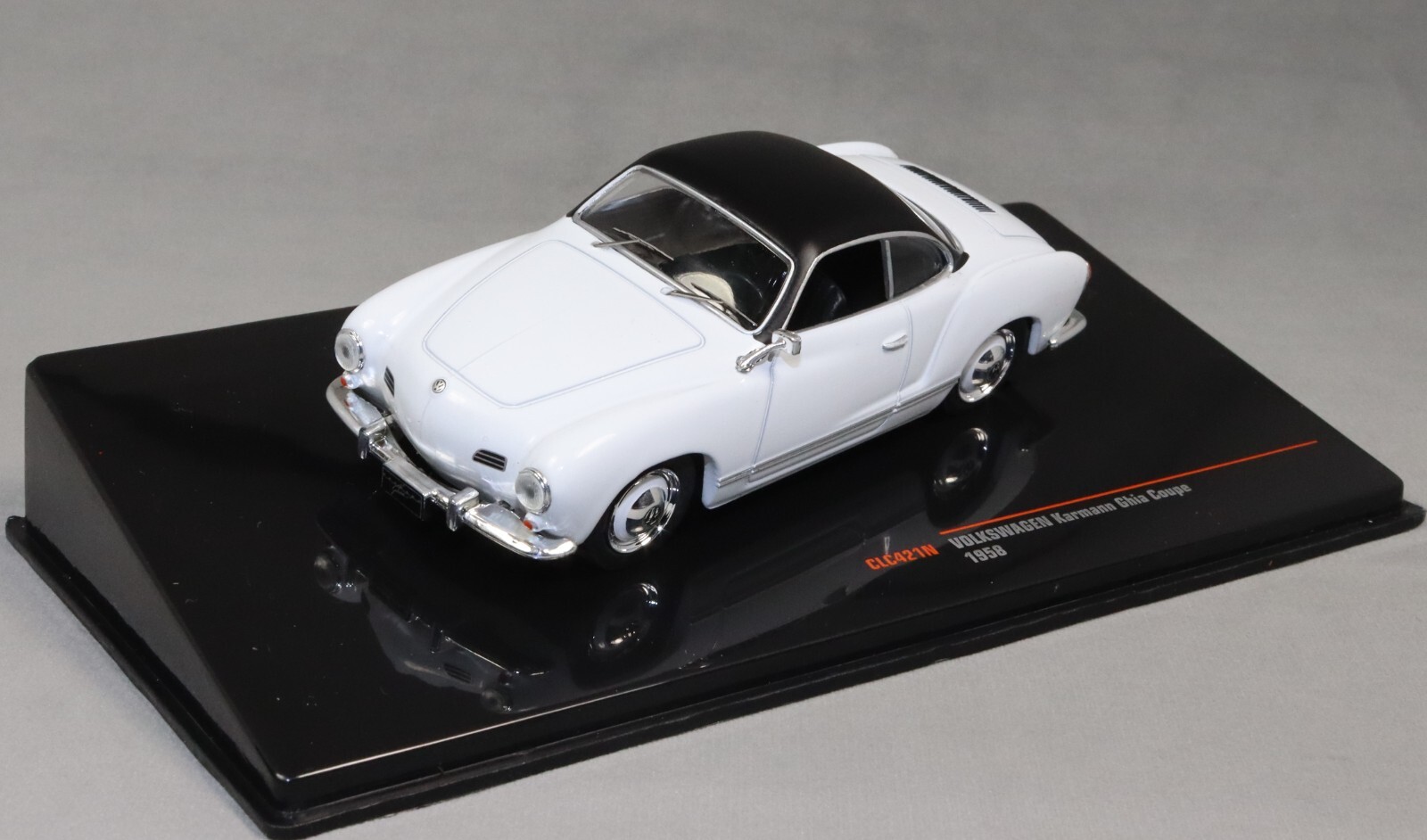 IXO Volkswagen Karmann Ghia in White & Black 1958 CLC421N 1/43 NEW
