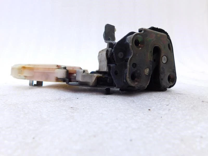 8255379900 L/R Actuador de cierre de cerradura de puerta trasera izquierda Nissan Altima 1993 uHO141 Foto 2 de 4