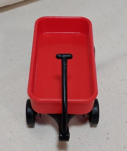 Plastic red hotsell wagon radio flyer
