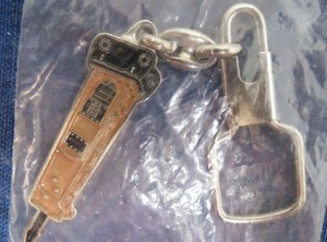 Novelty Key Ring Garden Gnome holding a sledge hammer NEW