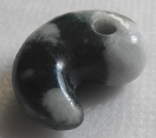 Japanese Jade Magatama Pendant Itoigawa 7,5g Natural Buddhism Necklace Japan - Picture 2 of 9