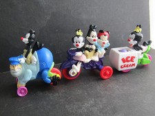 VTG PARTIA TRZECH 1993 MCDONALDS HAPPY MEAL ANIMANIACS NA TRÓJKOŁOWYCH ZABAWKACH AKCJI