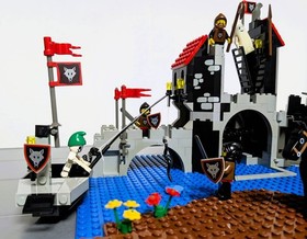 LEGO 6075 Wolfpack Tower + Wagon + Boat Castle Minifigures