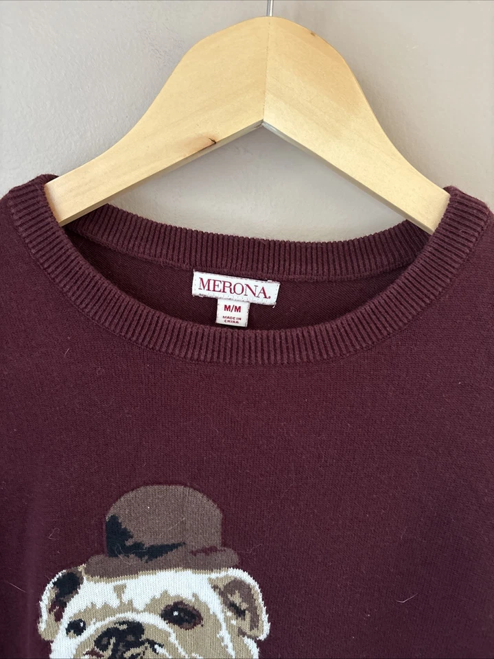 Suéter Bulldog Merona Para Mujer Mediano Granate Cuello Redondo con Sombrero Perro Gráfico Foto 3 de 4