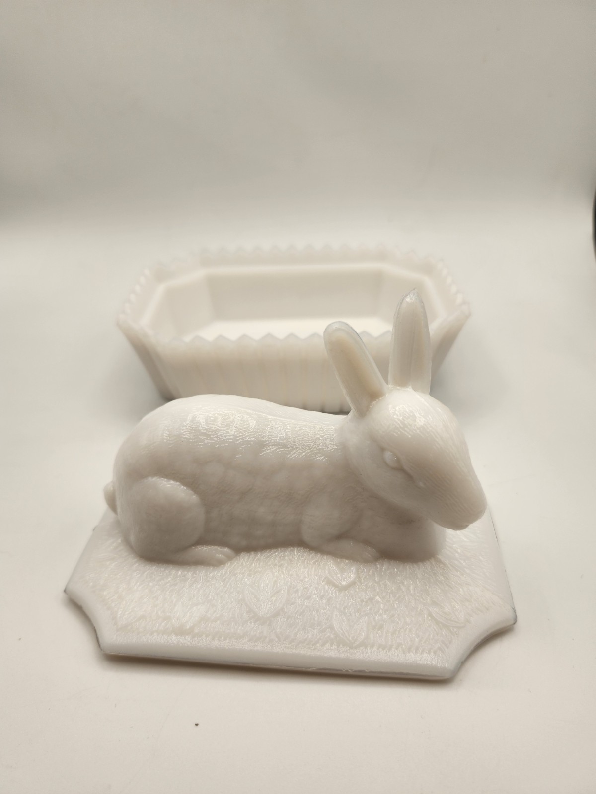 Old Opal Fire Edge Westmoreland Milk Glass Rabbit w Nest Picket Fence Trinket 5"