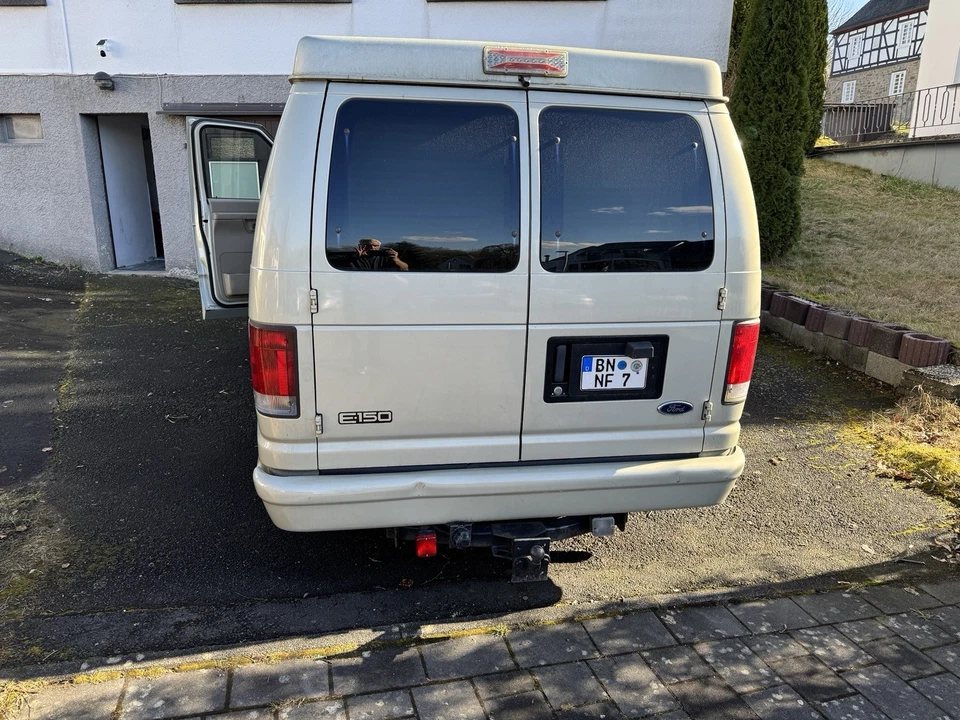 Ford Ecnouline E150 Van Bus - Bild 4 von 4