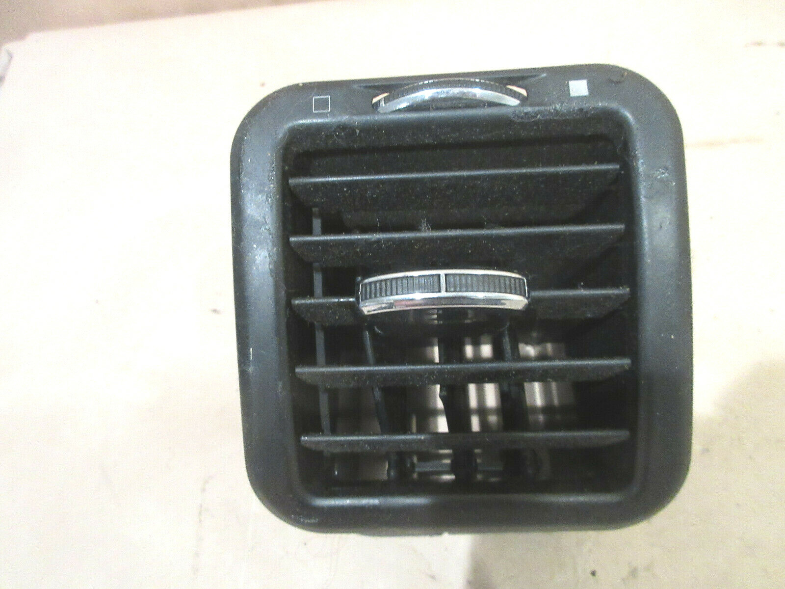 Maserati Quattroporte 05-06 4.2 - Dashboard Side Air Vent P/N 66527400