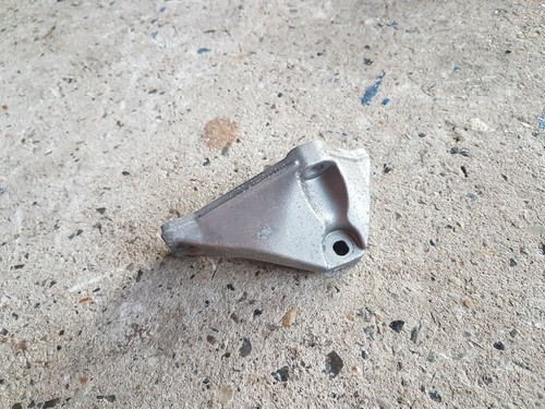 BMW X1 E84 3er E90 E91 LCI N47 Abstützung Hochdruckpumpe 7804376