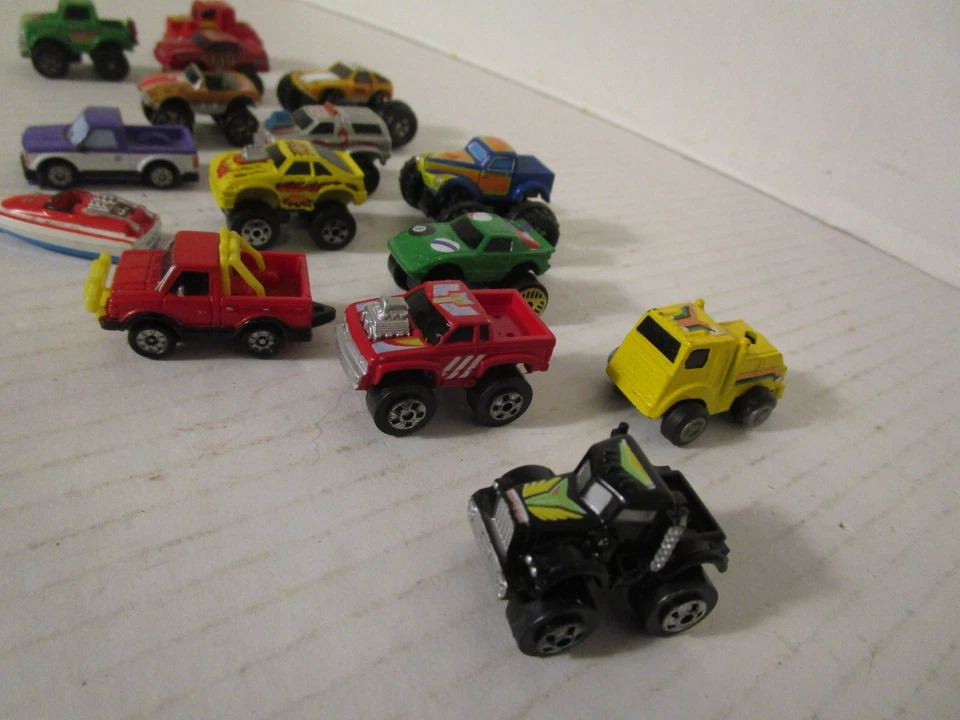 Micro Machines Road Champs Lote de 15 Galoob 1987 Big Wheels Camiones Coches Barco Foto 2 de 4