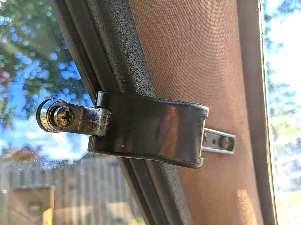 Plástico Delete - Billet BMW E30 Coupe Pop Out conjunto de reconstrução de trava de janela traseira (2) - Imagem 4 de 4