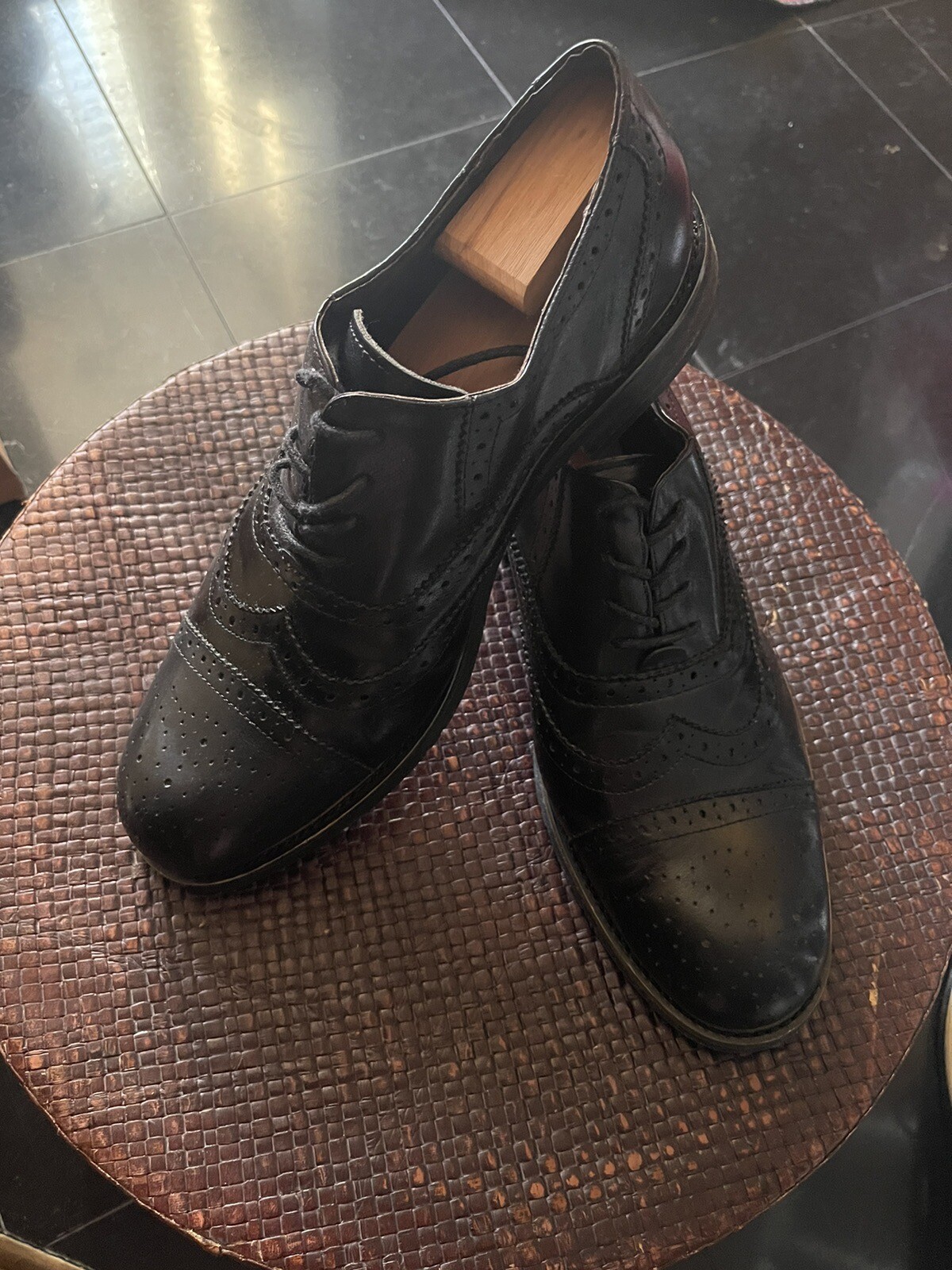 SAOLA Scarpe eleganti Steve Madden da uomo nere Oxford taglia 10 5 punta ad ala buone condizioni