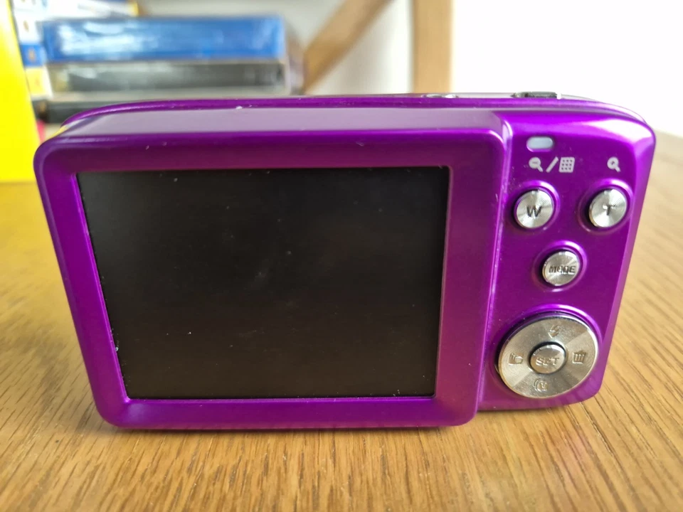 Vivitar Vivicam E128 with 8GB Memory Card - FOR PARTS - Image 4 of 4