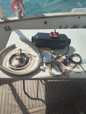 Eberspacher D3L, 12 volt 3,200 watt diesel heater.  Never used. Sold as is..