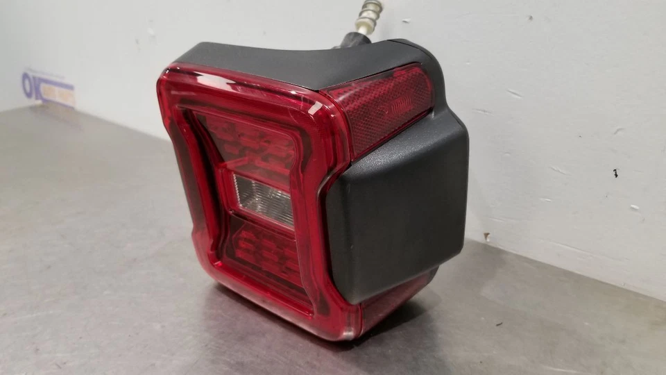 21 JEEP WRANGLER JL JLU LED TAIL LIGHT LAMP ASSEMBLY RIGHT PASSENGER Foto 3 de 4