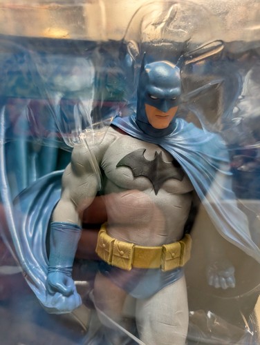 Batman Hush 12" Statue Factory Sealed | DC Multiverse | McFarlane Toys 2023 - Picture 2 of 9