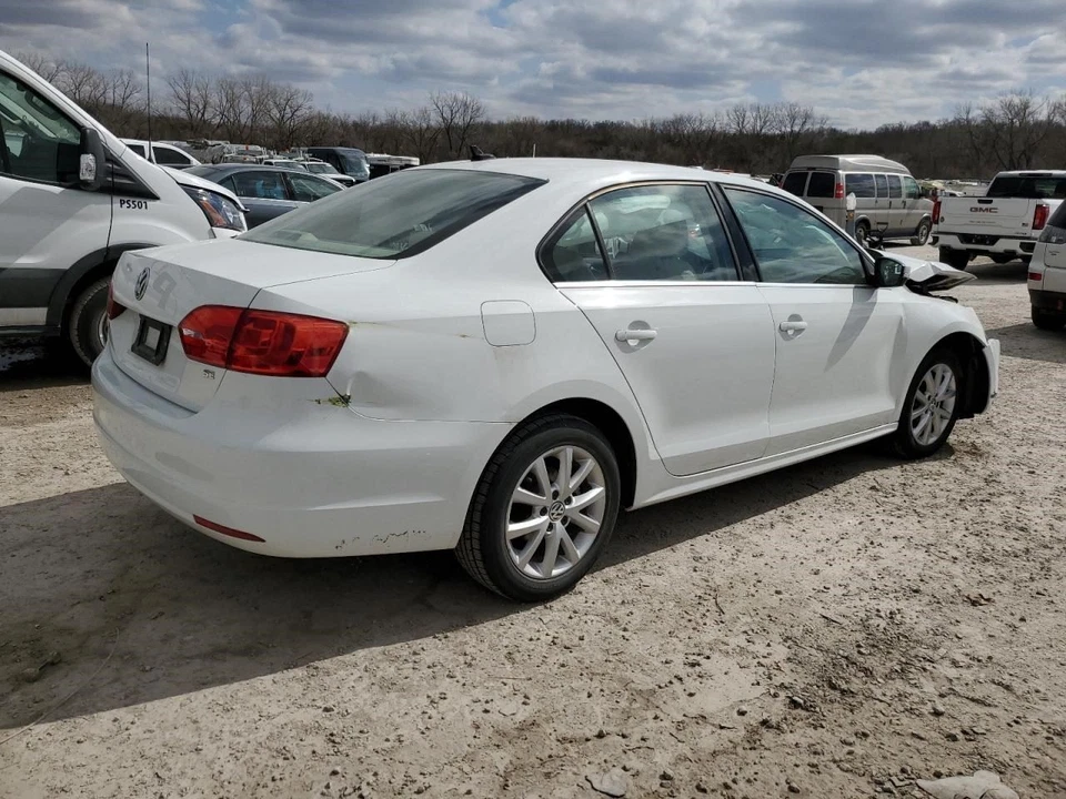 2011-2017 VOLKSWAGEN JETTA Fuel Filler Door White 5C6809857EGRU    — 第 4/4 张图片