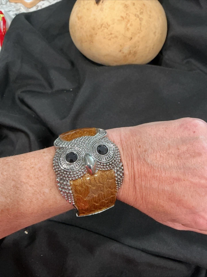 Brazalete Brazalete Búho Bisagras Marrón Remolino Esmalte Ancho Tono Dorado Metal Brazalete Foto 4 de 4