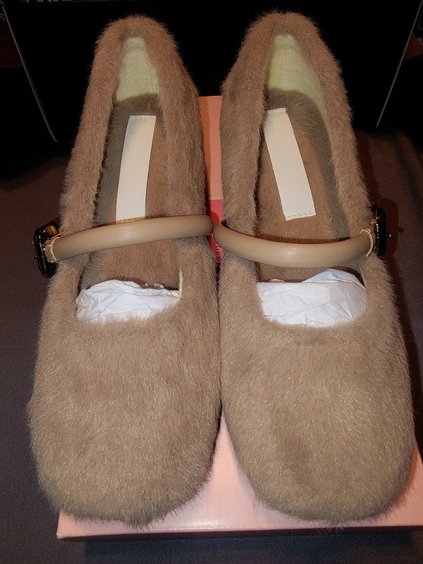 Senmulin Mary Jane Shoes Faux Fur Women's Size 5 Beige