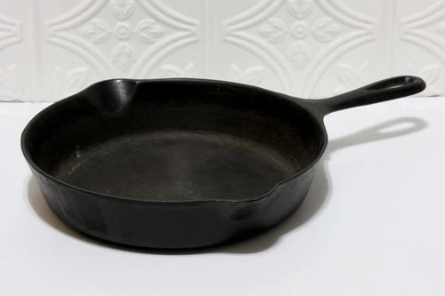 Cast Iron Skillet Lodge 1 Notch #6 Raised N E Double Pour Spouts Vintage