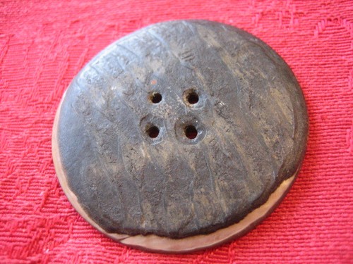 Vintage 1-5/8" Carved MOP Mother Of Pearl Shell Button - O12 - Picture 5 of 6