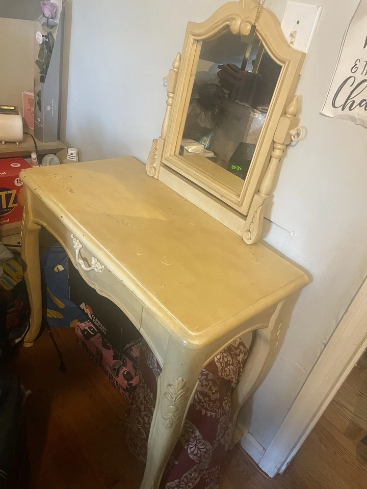 Mesa de tocador vintage con espejo  Foto 3 de 3