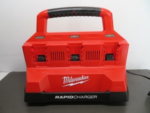 Milwaukee 48-59-1809 M18 18V Packout 6-Port Rapid Charger - Preowned **