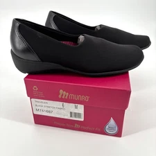 NWOT Munro Traveler Black Stretch Fabric Waterproof Comfort Slip On Shoes Sz 6