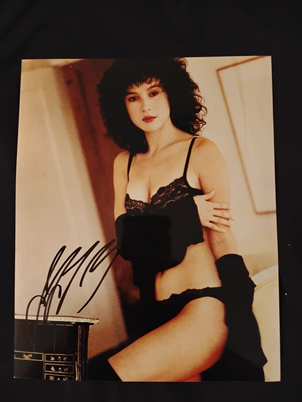 Jennifer Tilly Signed Photo / 8"x10" / Actress / Bound / Bride of Chucky