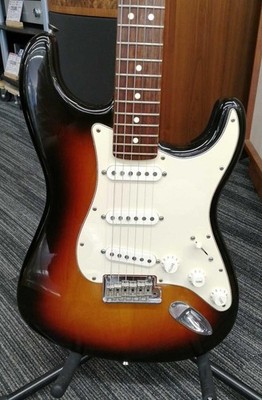 (FENDER) USA AM STD ST 3CS/R Used 2009 Alder body Rosewood fingerboard Hard case