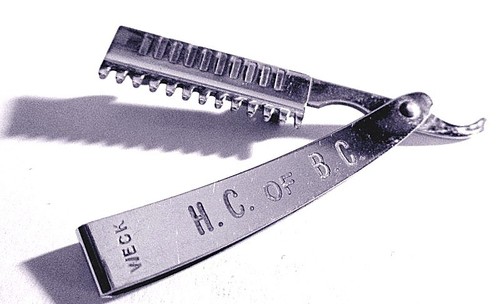 VINTAGE 1930'S WECK CO N.Y. STRAIGHT RAZOR ADVERTISEMENT PIN - Picture 2 of 4