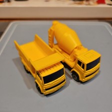 Maisto Dump Truck Construction Yellow Diecast And Plastic Lift Toy Work Truck
