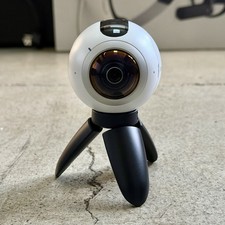 Samsung Gear 360 2016   Complete Kit   64GB Card  Hardshell Case - Excellent