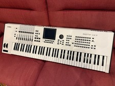 Yamaha MOTIF XF7 76-Key White Synthesizer Keyboard