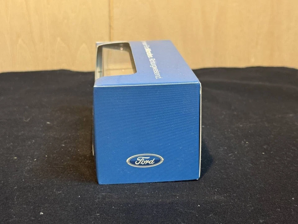 Modellino auto Minichamps 1/43 Ford Mondeo Custom Box edizione limitata usato - Immagine 4 di 4