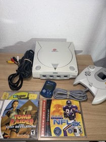 Sega Dreamcast White W/Controller, Memory Card  And 3 Game Tested/Working