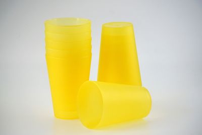 70 gelbe Plastik Mehrweg Trinkbecher 0,4 liter Partybecher Becher Plastikbecher 