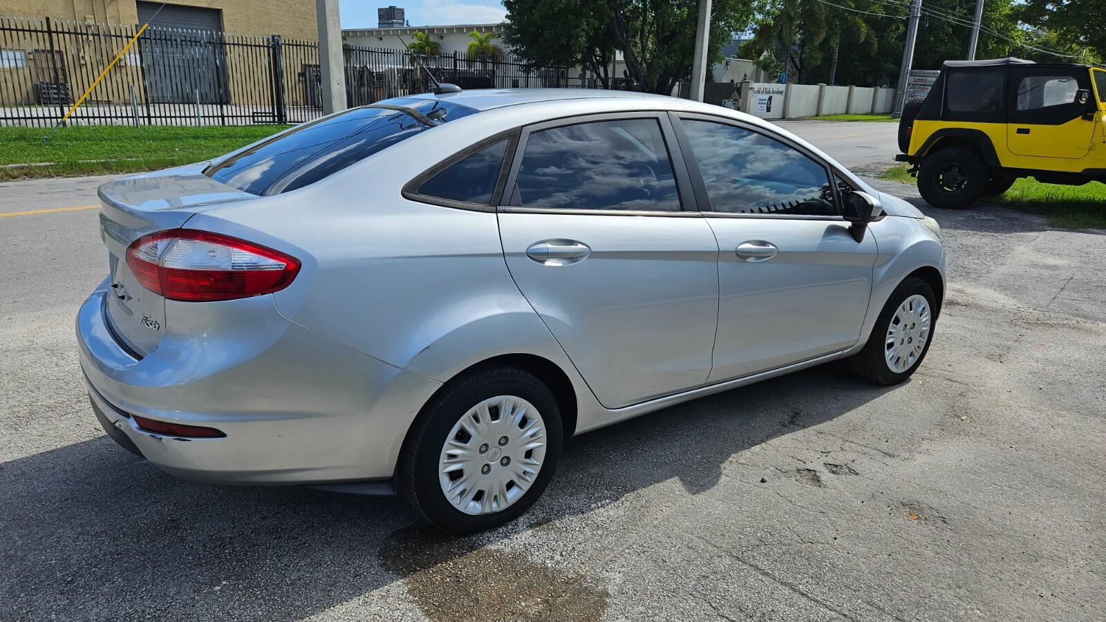 Ford Fiesta - Image 8