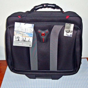 swissgear granada rolling case nylon