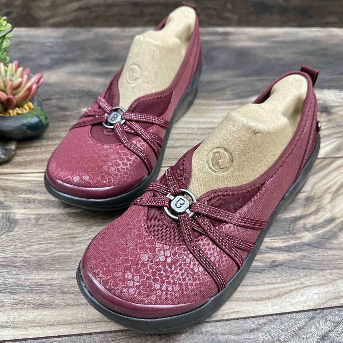 NIB Bzees Rosie 8M Comfort Slip On Shoes Flats Loafers Wine  display picture 1