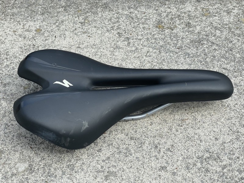 Specialized Toupe Sport saddle, 143mm width, used but good condition