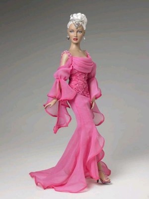 16'' Tonner ~ The Queen's Court Outfit ~ Alice In Wonderland Collection
