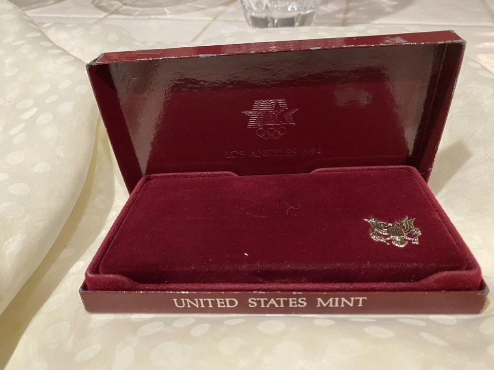 Juego de dos monedas y moneda conmemorativa de prueba de dólar de plata olímpico 1983/1984 Foto 4 de 4